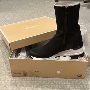 SALE! NIB Michael Kors Ace Stretch Sneaker, Low Scuba, Size 8.5/39